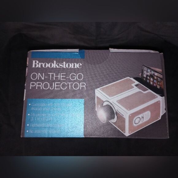 Brookstone On-The-Go Projector New In Box - Picture 6 of 7